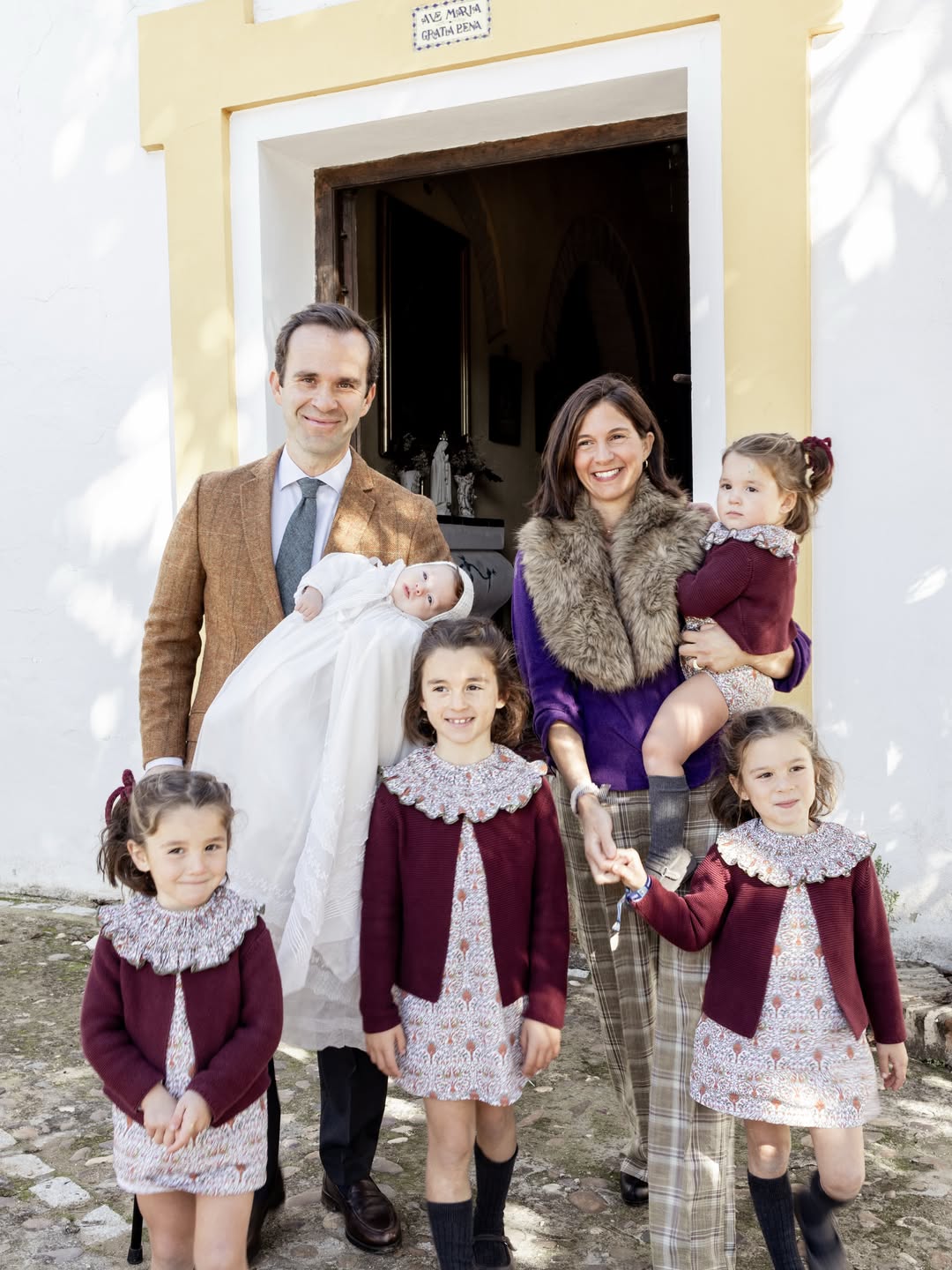 Casto y Pili con sus cinco hijos